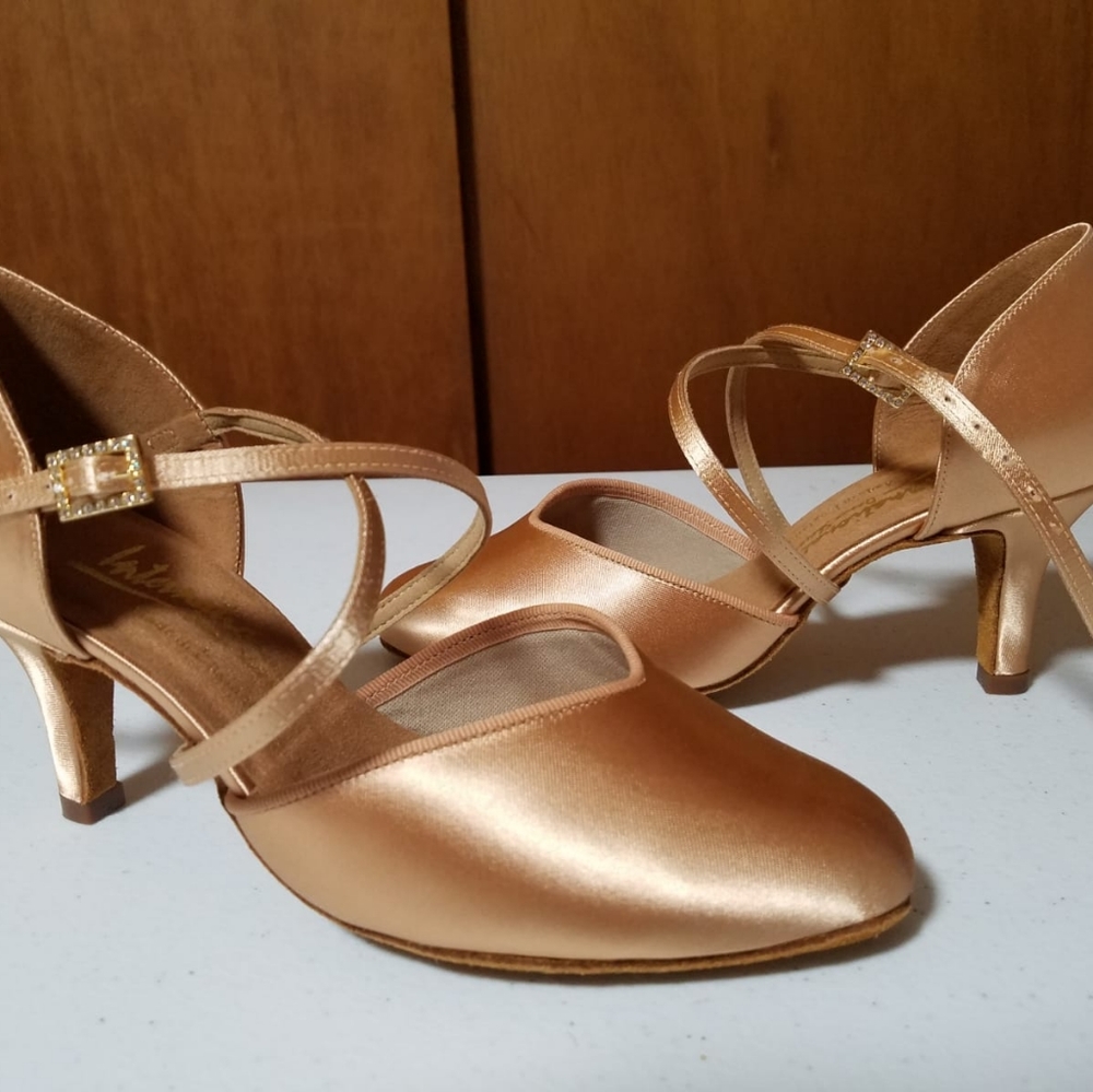 International Dance Shoes, American Smooth Ballroom, Peach Satin, 7 US size
